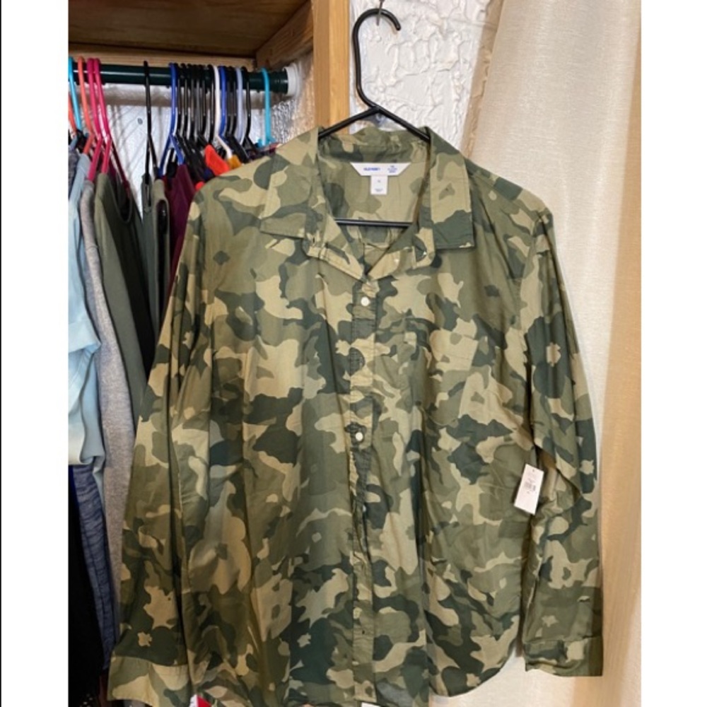 ❌ SOLD ❌ Women classic camo-patterned shirt